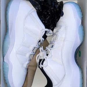 Jordan 11 low legend blue worn once